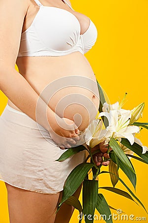 Pics Of 5 Months Pregnant. 5 MONTHS PREGNANT WOMAN