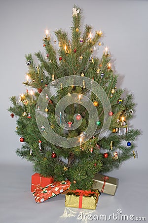 christmas tree with presents and lights. DECORATED CHRISTMAS TREE WITH LIGHTS AND GIFTS (click image to zoom)
