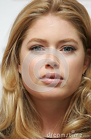 Download Animal Pictures on Dutch Top Model Doutzen Kroes Attends A News Conference During Fashion