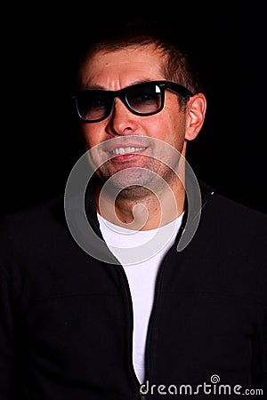 latest sunglasses for men 2010. sunglasses for men 2010