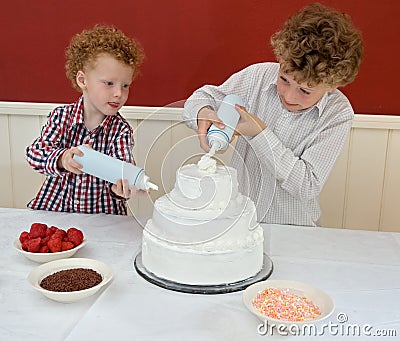 Decorating Cakes on Kids Decorating Cake  Click Image To Zoom