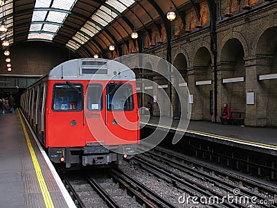 LONDON TUBE TRAIN IN VINTAGE UNDERGROUND STATION (click image to zoom)