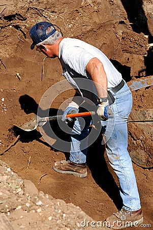 man-digging-thumb2453573.jpg