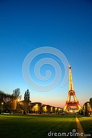 Picture Eiffel Tower Sunset on Photo  Paris  France    Eiffel Tower After Sunset  Image  19856595