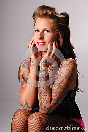 Pin Up Girl Tattoos On Women. PIN-UP GIRL WITH TATTOOS.