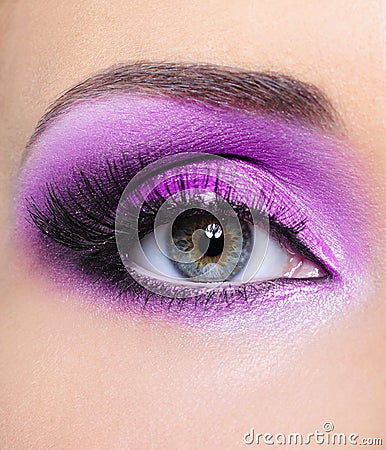 purple makeup. PURPLE MAKE-UP OF WOMAN EYE