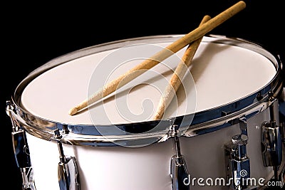 snare-drum-and-drum-sticks-thumb10617210