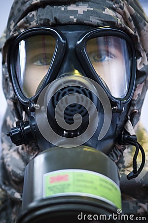 gas mask soldier. SOLDIER WITH GAS MASK (click