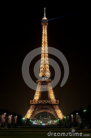Eiffel Tower Picture Night on The Eiffel Tower At Night Sjakie123 Dreamstime Com Id 8950270 Level 3