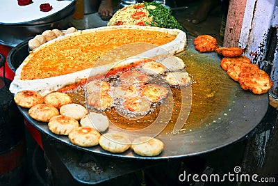 Fast Food  Vegetarians on Traditional Indian Vegetarian Food At The Stree  Click Image To Zoom