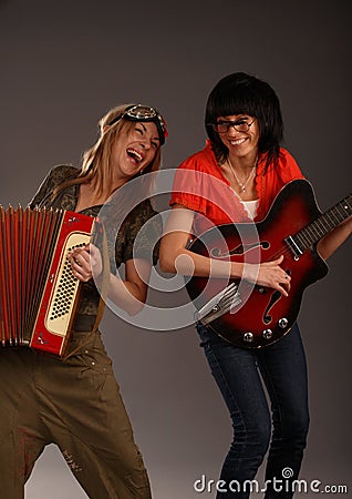 funny music. TWO VERY FUNNY MUSIC GIRLS