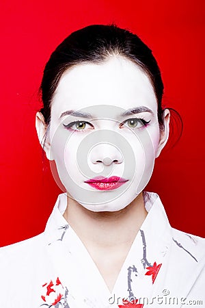 geshia makeup. WOMAN IN WHITE GEISHA MAKEUP