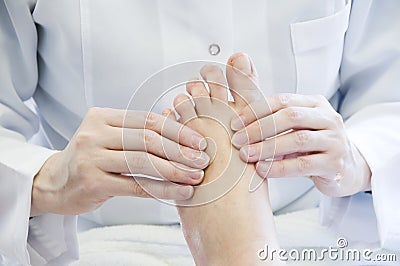 massaggio del piede